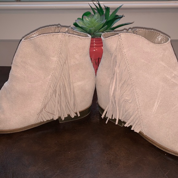 Mudd Hidden Wedge Fringe Ankle booties - Picture 2 of 4